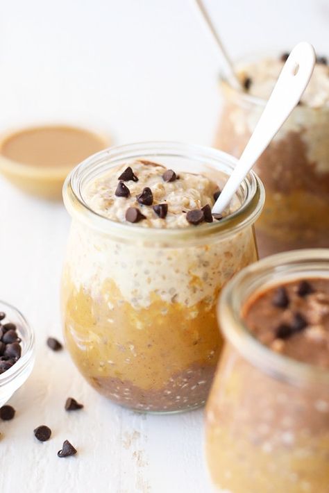 Oats Low Calorie, Peanut Butter Cup Overnight Oats, Glass Tupperware, Overnight Oat Recipes, Vegan Peanut Butter Cups, Chocolate Overnight Oats, Peanut Butter Overnight Oats, Oat Recipes, Fit Foodie Finds