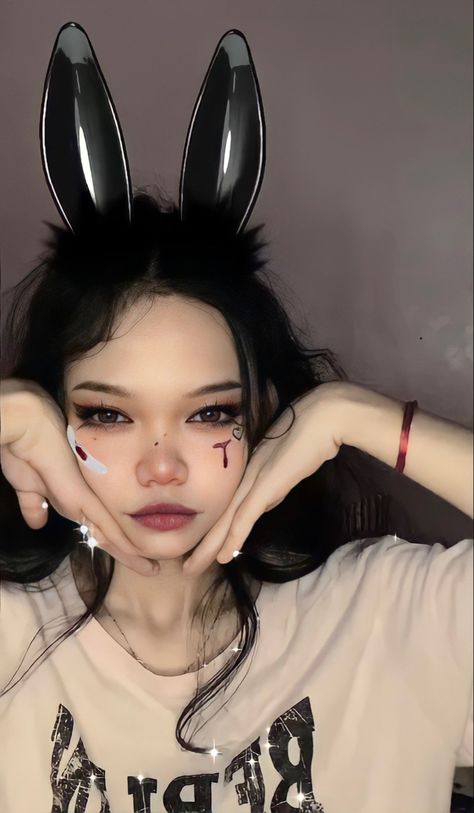 black bunny with bandaids and stuffs idk maybe cute Bunny Eyeliner, Black Bunny, Body Painting, Maquillaje De Ojos, Aesthetic Art, A Black, Halloween Face, Face Makeup, Elf