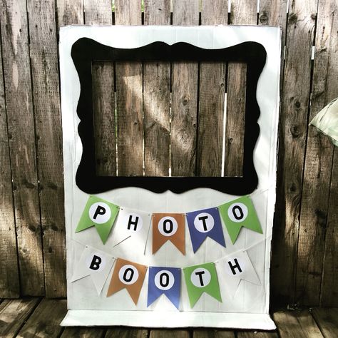 Cardboard photo booth How To Make A Photo Booth Frame, Instagram Photobooth Frame Diy, Photobooth Frame Diy, Facebook Photo Booth Frame, Instagram Cardboard Frame Photo Booths, Photo Booth Backdrop Frame, Old Photo Booth Pictures, Photo Booth Picture Frames, Photo Booth Stand