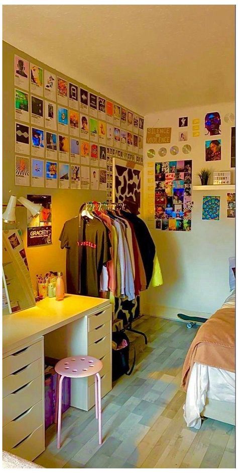 Indie Kid Room, Indie Bedroom, Zimmer Diy, Hiasan Bilik Tidur, Retro Room, Indie Room Decor, Indie Room, Redecorate Bedroom, Aesthetic Rooms