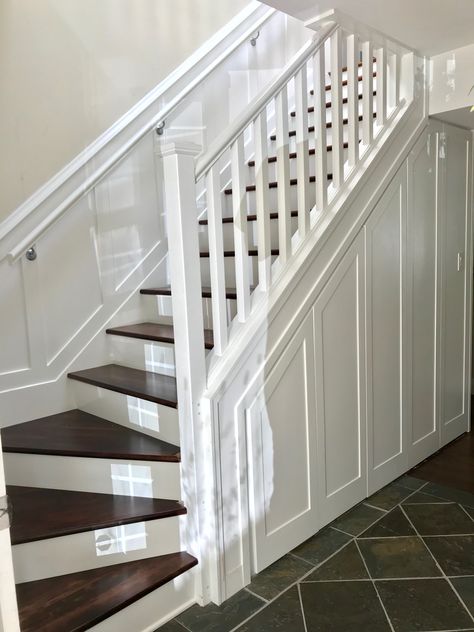 Stairs with storage Stairs Foyer, Foyer Storage, تحت الدرج, White Staircase, Marble Flooring Design, Interior Design Dining, House Staircase, Building Stairs, Staircase Storage