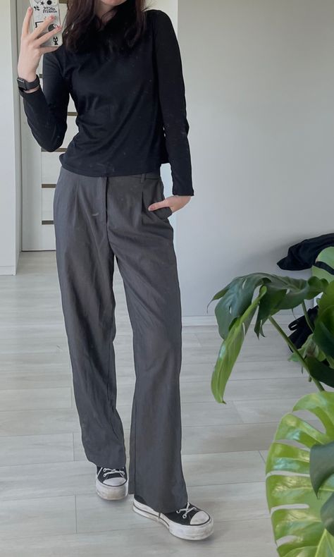 Black Converse Work Outfit, Converse Chucks Outfit Women, Converse Grey Outfit, Converse Outfit Low Top, Low Black Converse Outfit, Chuck Outfits Women, Black Chucks Outfit, Chuck Taylor Aesthetic, Converse Low Cut Outfit