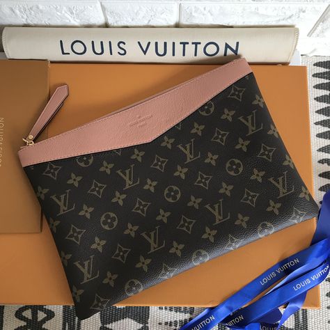 Lv Pouch, Lv Clutch, Trendy Purses, Large Clutch, Fine Living, Trendy Handbags, Clutch Pouch, Handbag Backpack, Clutch Purse