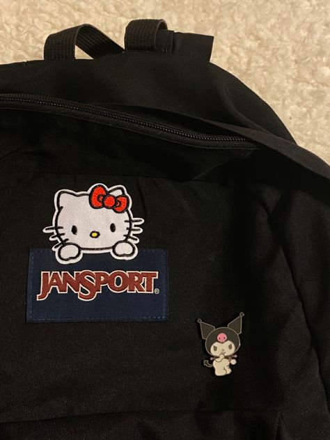 Y2k Backpack Hello Kitty, Hello Kitty Pins For Backpack, Hello Kitty Backpack Pins, Hello Kitty Fashion Aesthetic, Jansport Backpacks Aesthetic Pins, Cajas Aesthetic, Hello Kitty Bookbag, Aesthetic Bookbag, Bookbag Aesthetic