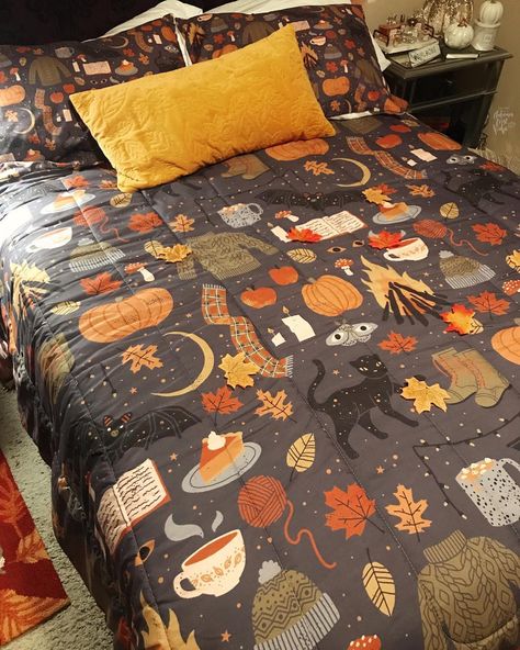 Today I switched out my comforter for fall...I’ll go back to my Sleepy Hollow comforter for Halloween! Both are from Society6 🍁🍂 Halloween Bedding, Halloween Bedroom Decor, Cozy Fall Bedroom, Fall Bedroom Decor, Halloween Bedroom, Fall Bedroom, Inspire Me Home Decor, Theme Halloween, Personalized Bedding