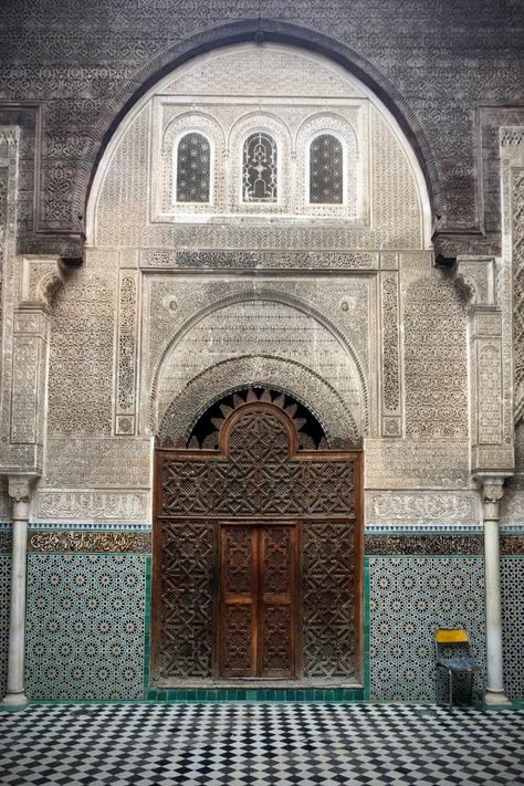 library in Fez, Morocco opened in 1359 C.E., at the University of Al-Qarawiyyin (also the world's oldest, built in 859 C.E.). Morocco Fez, Architecture Ancient, New Seven Wonders, Explorers Club, Fez Morocco, Old Library, Air Conditioning Installation, Solar Panel Installation, Seven Wonders