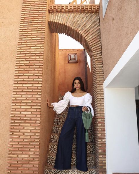 The Denim Trend That'll Literally Go With Everything Dark Washed Jeans Outfit, Morocco Travel Outfit, Moroccan Outfit, Marrakech Style, Morocco Fashion, Morocco Style, Runway Trends, Denim Trends, French Women