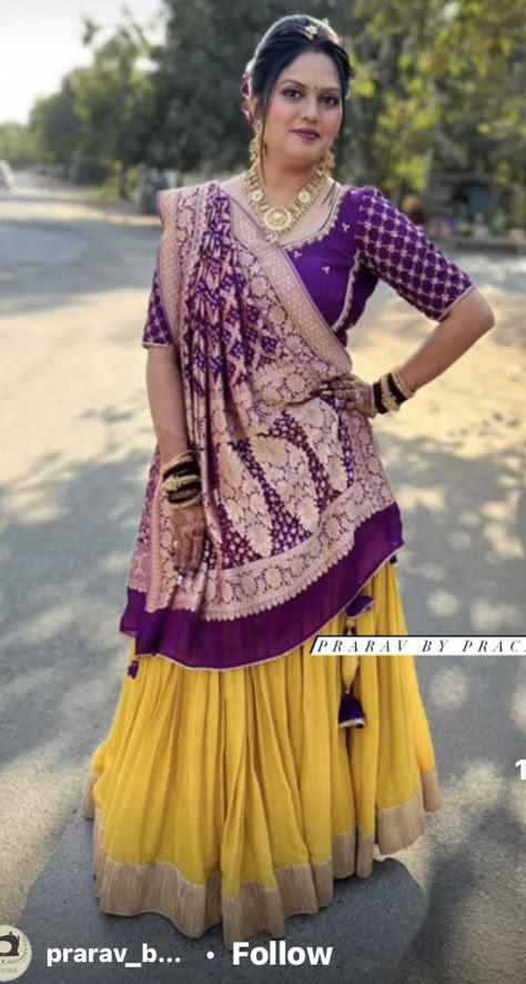 Bandhani Ghagra Choli, Bandhani Chaniya Choli, Chaniya Choli Designs Weddings, Gujarati Saree, Full Sleeves Blouse Designs, Chaniya Choli Designs, New Saree Blouse Designs, Lehenga Designs Simple, Designer Kurti Patterns