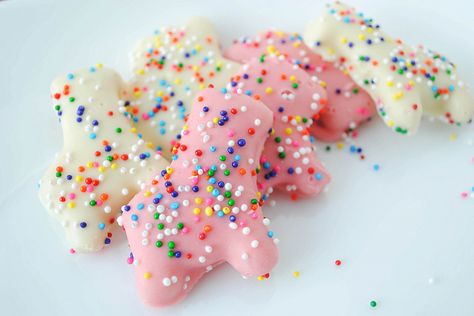 Animal Cookies Recipe, Circus Animal Cookies, Frosted Animal Crackers, Mothers Cookies, Circus Cookies, Bell Wreath, Circus Animal Cookie, Dessert Cookies, Animal Cookie