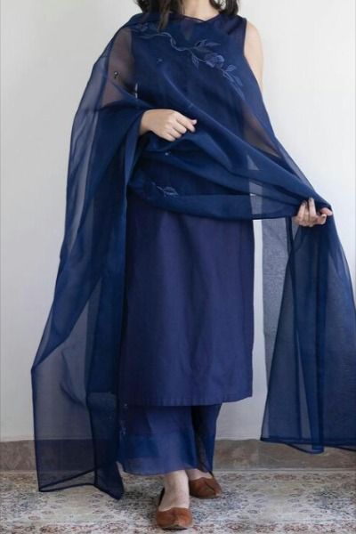 #blue #sleeveless #kameez #long #trendies Sleeveless Kameez, Blue Indian Outfit, Indian Outfit, Latest Outfits, Sleeveless Shirt, Pakistani Dresses, Desi, Beautiful Dresses, Dark Blue