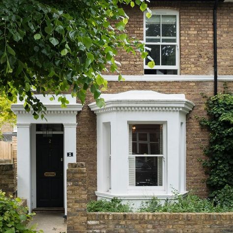 Take-a-look-inside-this-London-Victorian-semi-with-a-modern-edge-exterior London Terrace House Interior, Victorian Terrace House Exterior, Victorian House Bedroom, Terraced House Exterior, English House Exterior, London House Interior, Modern Victorian Decor, Victorian Front Garden, Terrace House Design