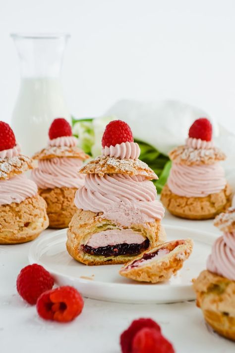 Raspberry Pastry, Raspberry Cream Puff, Raspberry Eclairs, Jam Raspberry, Profiteroles Recipe, Easy Pastry Recipes, Pastries Recipes Dessert, Pastry Cream Recipe, Cream Puff Recipe