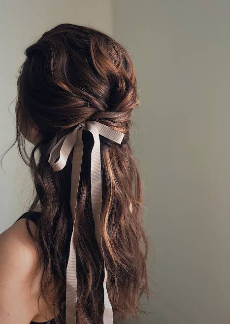 Cottagecore Hairstyles, Cottagecore Hair, Trendy We Fryzurach, Beyonce Hair, Tumblr Hair, Bow Hairstyle, Ribbon Hairstyle, Natural Hair Styles Easy, Half Up Half Down Hair