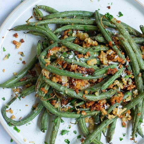 Parmesan Green Beans Air Fryer, Green Beans Air Fryer, Beans Air Fryer, Parmesan Green Bean Recipes, Air Fryer Green Beans, Green Beans With Garlic, Gluten Free Fall Recipes, Crispy Green Beans, Cashew Chicken Recipe