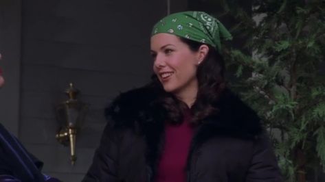 Lorelai Gilmore Bandana, Lorelei Gilmore, Vintage Friends, Buffy Summers, Lorelai Gilmore, Lizzie Mcguire, Downtown Girl, Makeup Hair, Gilmore Girls