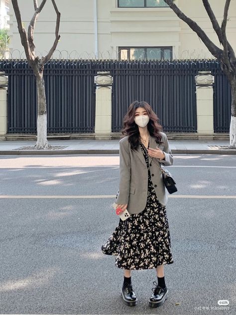 Uniqlo Women Outfit Winter, Japanese Long Skirt Outfit, Skirt For Short Women, Taiwan Street Fashion, Street Fashion Korea, Taiwan Fits, Fall Maxi Skirt Outfits, Uniqlo Women Outfit, Korean Style Outfits