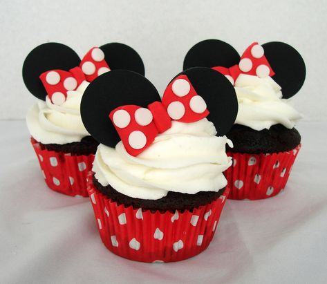 Minnie Cupcakes - CakeCentral.com Cupcakes Minnie Mouse, Minnie Cupcakes, Baby Shower Cupcakes For Girls, Disney Cupcakes, Bolo Minnie, Animal Baby Shower Theme, Trifle Desserts, Cupcakes Decorados, Shower Desserts