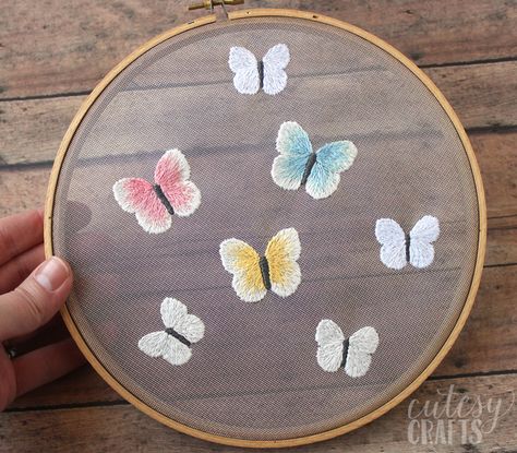 Butterfly Embroidery on Mesh - Free Pattern! Embroidery Tattoo, Machine Embroidery Thread, Crewel Embroidery Kits, Fabric Embroidery, Brazilian Embroidery, Butterfly Embroidery, Embroidery Patterns Free, Silk Ribbon Embroidery, Crewel Embroidery