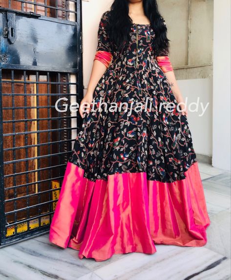 Kalamkari designs are never out of fashion !! 💐💐 @geethanjalireddydesign  . #geethanjalireddydesign #kalamkaridress #geethanjalireddy #indianwear #fashion #style #indiandresses #fashiondesigner #indianbridalwear #bridalwear #indianweddingdress #southindianbrides #hyderabadbrides #america #india #instagram #ootd #geethanjalireddycollections Gown Design Ideas, Kalamkari Dress, Long Skirt Top Designs, Gown Dress Design, Saree Pattern, Frock Models, Kalamkari Dresses, Gown Designs, Kalamkari Designs