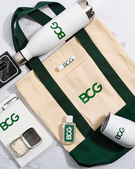 BCG onboarding kit - merchandise Cool Merchandise Ideas, Branding Merchandise Ideas, Corporate Gift Bags Ideas, Corporate Swag Bag Ideas, Corporate Merchandise Ideas, Trade Show Giveaway Ideas, Company Merch Ideas, Branded Merchandise Ideas Products, Company Merchandise Ideas