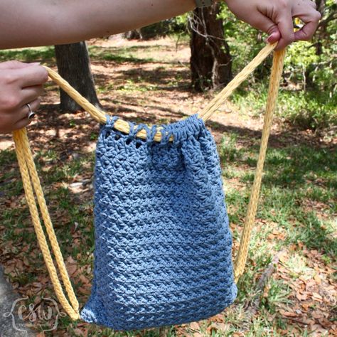 Drawstring Backpack Pattern, Summer Crochet Patterns Free, Crochet Drawstring Bag, Mochila Crochet, Crochet Backpack Pattern, Make And Do Crew, Free Crochet Bag, Crochet Backpack, Bag Pattern Free