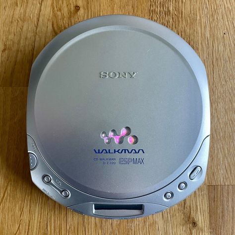 Sony CD Walkman D-E220 Silver Portable CD Player Tested  | eBay Cd Player Portable, Portable Cd Player Aesthetic, Walkman Cd Player, Sony Cd Player, Y2k Tech, Cd Walkman, Personal Cd Player, Portable Cd Player, Sony Walkman