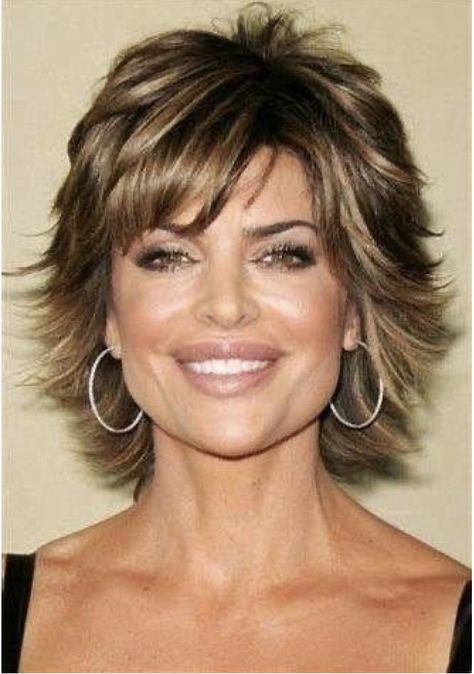 Lisa Rhinna Hairstyles, Shag Hairstyles For Fine Hair, Feather Haircut, Feathered Shag, Hair For Short Hair, Lisa Rinna Haircut, Back Of Hair, Lisa Hair, Hairstyles For Fine Hair