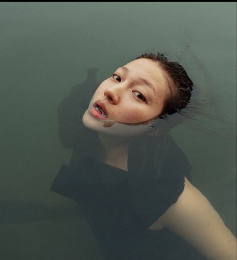 Foto 3d, Water Shoot, Foto Portrait, Korean Summer, Photographie Portrait Inspiration, Fotografi Editorial, Photographie Inspo, Hyun Woo, 인물 드로잉