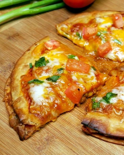 🍕 Mexican Pizza 🌮 This delicious Mexican Pizza combines crispy tortillas with layers of refried beans, seasoned ground beef, and melted cheese. Topped with your favorite taco fixings, it's a fun twist on a classic dish! 🛒 Ingredients 🛒 For the Pizzas: - 1 pound ground beef - 1 packet taco seasoning - ¾ cup water - 1 cup vegetable oil - 8 flour tortillas (taco size) - 15 ounce can refried beans - 10 ounce can enchilada sauce - 2 cups shredded Mexican cheese blend Toppings: - Diced tomatoes -... Can Enchilada Sauce, Taco Fixings, Mexican Cheese Blend, Bean Nachos, Mexican Pizza, Mexican Cheese, Diced Tomatoes, Taco Bell, Enchilada Sauce