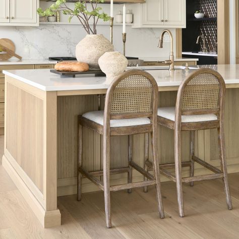 Elevate your kitchen island with the stylish Elie Counter Stool. Perfect for any gathering! 🍽️🥂 ✧ (519)-415-5555 ✧ info@insidestyles.ca ✧ 685 Riddell Rd, Unit 104, Orangeville ✧ Mon-Fri: 8am-5pm, Sat: 11am-3pm #CustomFurnitureDesign #FurnitureDesign #Lighting #Windowtreatments #QualityCraftsmanship #MadeToOrderFurniture #CustomCabinetry #Designerfurniture #HomeFurnitureIdeas #TailoredFurniture #InsideStyles #orangeville White Island, Tray Coffee Table, Kitchen Counter Stools, Custom Furniture Design, Custom Cabinetry, Dining Space, Birch Lane, Counter Stool, Kitchen Style