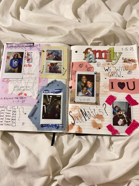 Senior Scrapbook Ideas, Senior Year Scrapbook, School Memories Scrapbook, Friends Journal, Friend Scrapbook, Memories Book, Travel Journal Scrapbook, Bulletin Journal Ideas, Memory Journal