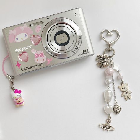 Digicam Aesthetic, Camera Decor, Cute Camera, Retro Gadgets, Old Cameras, Still Camera, Camera Digital, Sony Camera, Photo Vintage