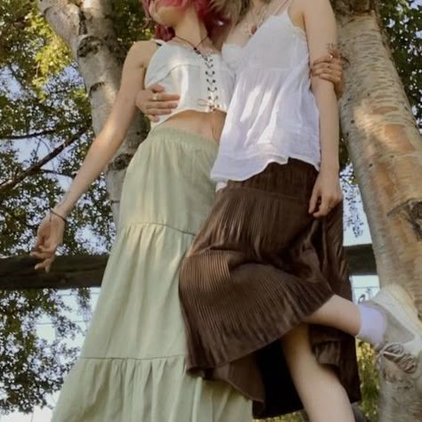 Cottagecore Girlfriends, Matching Wlw Outfits, Cottagecore Lesbian Outfit, Real Indie Aesthetic, Cottagecore Lesbian Aestethics, Dark Fairy Forest, Lesbian Couple Aesthetic Outfits, Wlw Cottagecore, Real Indie