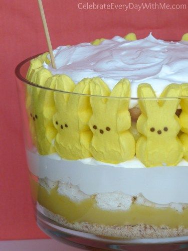 Peeps Cake Ideas, Peeps Trifle, Easter Trifle Desserts, Lemon Trifle, Easter Deserts, Peeps Cake, Easter Fun Food, Easter Foods, Trifle Recipes