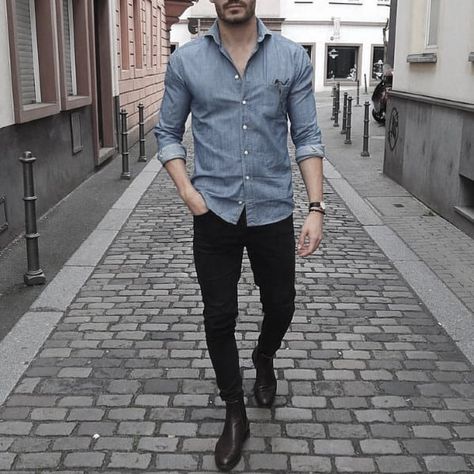 Mens What To Wear With Black Jeans Outfits Styles Light Blue Shirt Denim Shirt Black Jeans, Denim Shirt Outfits, Kemeja Denim, Denim Shirt Outfit, Jeans Outfit Men, Shirt Outfit Men, Style Masculin, Look Jean, Black Jeans Men