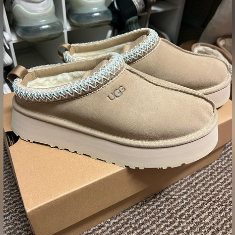 Brand New, Never Worn Size 8w Cute Uggs Aesthetic, Sand Uggs, Ugg Tazz Platform, Uggs Outfit Ideas, Tan Uggs, Platform Uggs, Cute Uggs, Ugg Tazz, Preppy Shoes