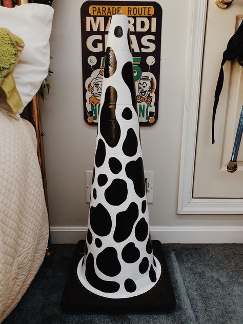 // Cow print painted traffic cone #Cone #cowprint #diy #TrafficConePainting #painting Painted Traffic Cones Ideas Cute, Painted Road Cones, Traffic Come Paintings, Decorating Traffic Cones, Traffic Cone Decor, Painting Cones Ideas, Traffic Come Paintings Ideas, Paint Traffic Cone, Street Cone Painting