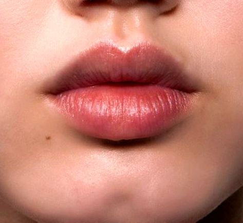 Lip Mole Beauty Marks, Mole Above Lip, Mole On Lips, Lip Beauty Mark, Lip Mole, Mia Fey, Random Oc, Oc Aesthetic, Beauty Marks