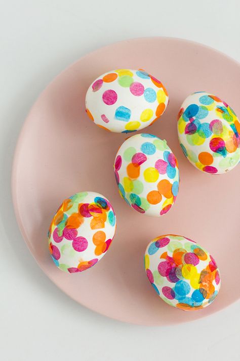 Confetti Eggs Ideas, Toddler Egg Decorating, Confetti Eggs Diy, Decorating Easter Eggs With Toddlers, Confetti Eggs, Easter Cupcakes Easy, Polish Easter, Easter Arts And Crafts, Diy Confetti