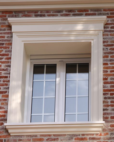 Exterior Window Molding Design, Window Outer Frame Design, Window Pediment Exterior, Classic Window Design Exterior, Exterior Window Trim Detail, Neoclassical House, House Window Design, Cornice Design, Small House Front Design