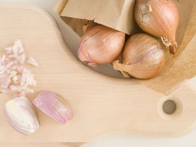 Cooking With Shallots, Vegetable Ideas, Food Technologist, Types Of Onions, How To Make Mayonnaise, How To Store Garlic, Tips For Cooking, Foodie Photography, Raw Oysters