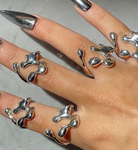 Chrome Rings, Futuristic Jewelry, Urban Jewelry, Star Wars Fashion, Art Jewelry Contemporary, Dope Jewelry, Futuristic Fashion, Girly Jewelry, Jewelry Inspo