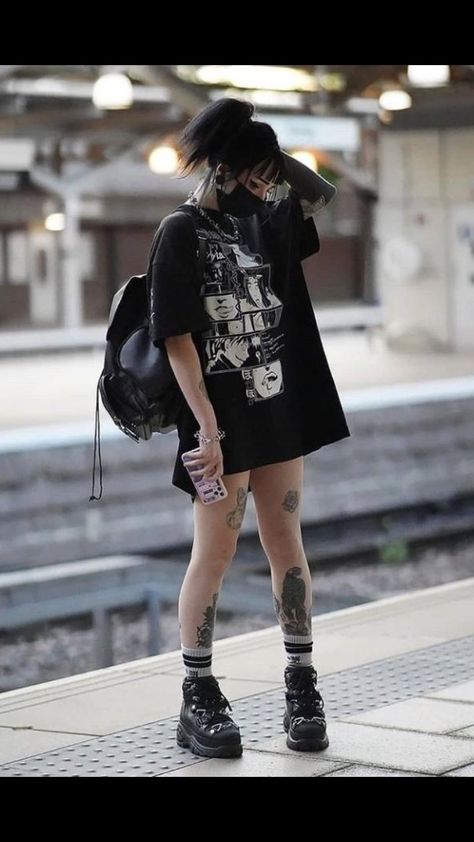 Tshirt Grunge Outfit, Black Cute Clothes, Comfy Dark Outfits, Female Grunge Outfits, Cute Egirl Outfits, Soft Alternative Outfits, Estilo Dark, Outfit Grunge, Look Grunge