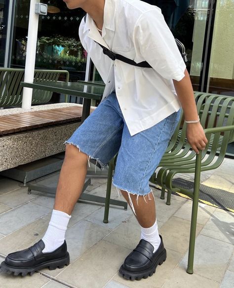 Loafers Men Outfit, Boston Outfits, Mens Shorts Outfits, Classy Outfits Men, Streetwear Shorts, Queer Fashion, Mens Trendy Outfits, Street Style Outfits Men, Summer Streetwear