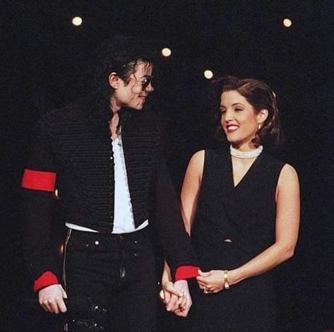 Apple Head, Photos Of Michael Jackson, Michael Jackson Pics, Lisa Marie Presley, The Jacksons, Michael J, King Of Pops, Cultura Pop, Beautiful Love