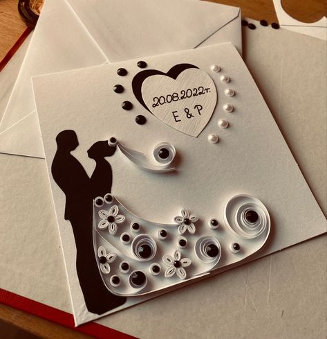 Wedding Card Quilling Handmade, Quilling Wedding Gift, Quilling Wedding Cards, Wedding Quilling Ideas, Wedding Quilling, Cat Cards Handmade, Wedding Anniversary Greeting Cards, Paper Quilling Patterns, Anniversary Greeting Cards