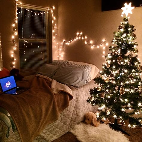 Christmas Dorm, Winter Bedroom Decor, Winter Bedroom, Decorations Bedroom, Holiday Room, Cosy Christmas, Christmas Decorations Bedroom, Christmas Room Decor, Christmas Feeling