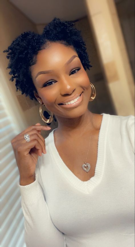 Hair Chop, Tapered Natural Hair Cut, Makeup Flawless, Short Natural Curly Hair, Curly Styles, Wow Hair Products, Twa Hairstyles, Tapered Natural Hair, Natural Hair Cuts