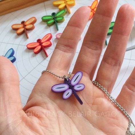 Lamasa Art, Quilling Necklace, Quilling Design, Diy Quilling Crafts, Paper Quilting, Art Dragonfly, Paper Necklace, Paper Quilling Earrings, Quilling Animals