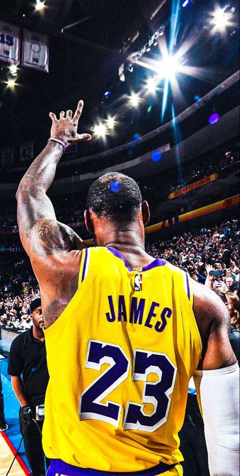 Aesthetic Wallpaper Basketball, Nba Aesthetic Wallpaper, Lebron James Michael Jordan, Nba Aesthetic, Wallpaper Basketball, Lakers Wallpaper, James Wallpaper, Lebron James Wallpapers, Lebron James Cleveland